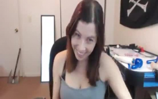 Webcam Slut Cums Hard While Getting Fucked